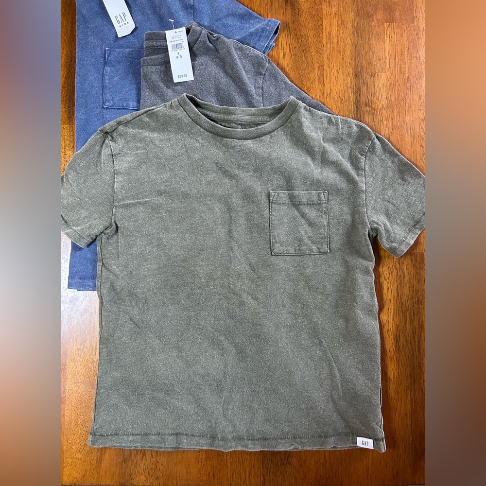 GAP Boys Cozy Tee Bundle | Size 6-7 | Grunge Fall Vibes 🍂 - Picture 7 of 10